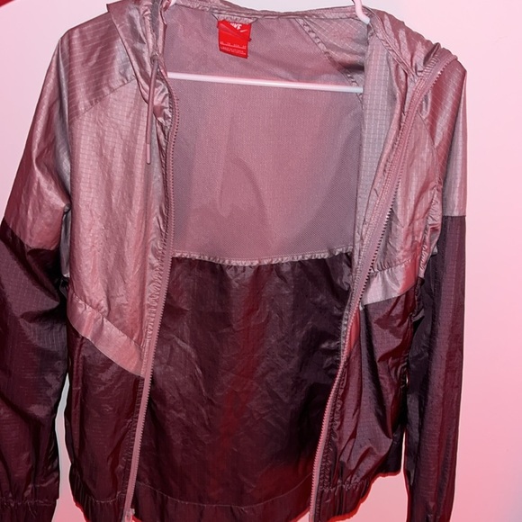 Nike Lavender Ventilated Reflective Running Jacket - Picture 6 of 13